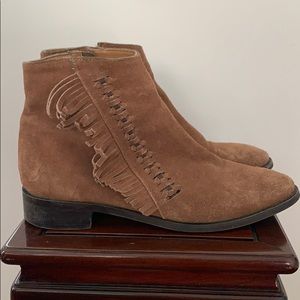 👢 Topshop brown suede ankle boots